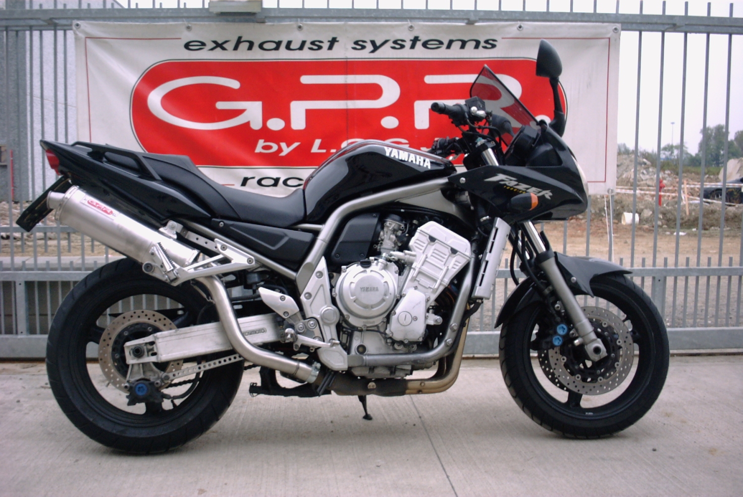 Escape compatible con Yamaha Fzs 1000 Fazer 2001-2005, Trioval, Escape legal, homologado, silenciador con db killer desmontable y tubo de conexión específico 