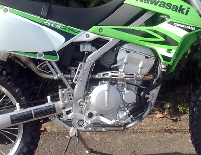 Escape compatible con Kawasaki KLX 250 R 1994-2007, Furore Nero, Escape legal, homologado, silenciador con db killer desmontable y tubo de conexión específico 