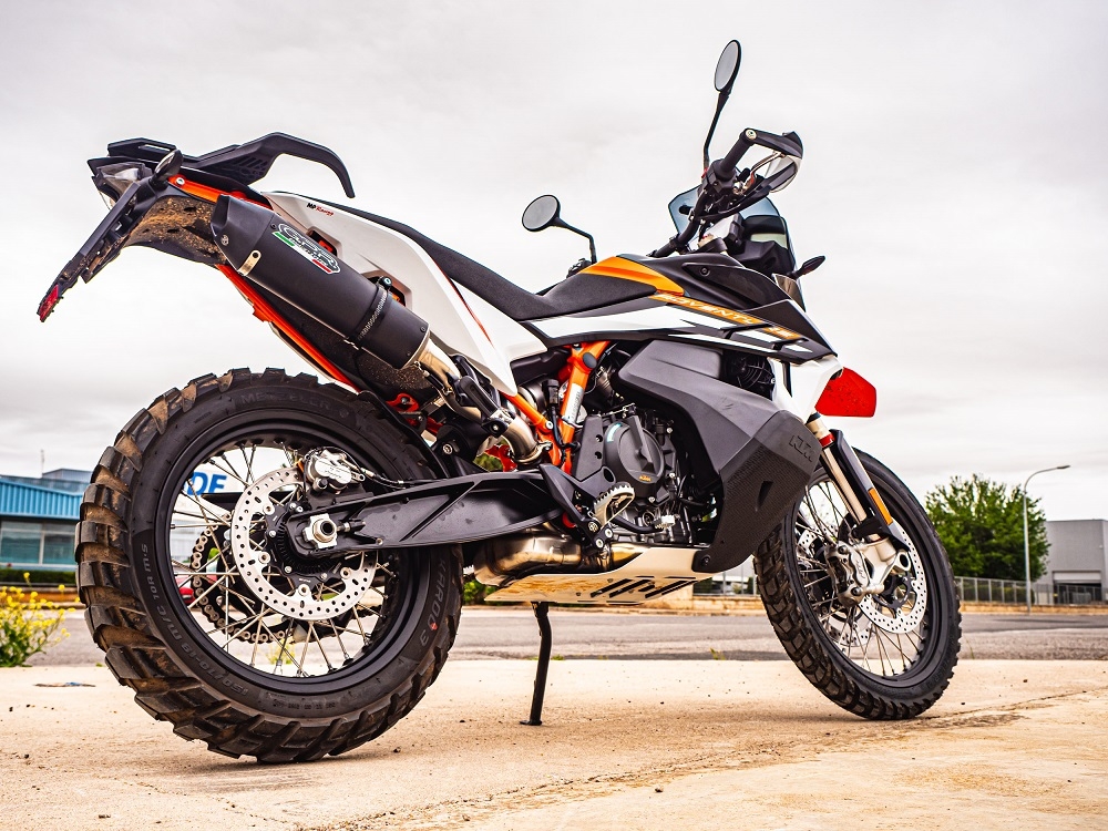 Escape compatible con Ktm Adventure 890 2021-2024, GP Evo4 Black Titanium, Escape legal, homologado, silenciador con db killer desmontable y tubo de conexión específico 