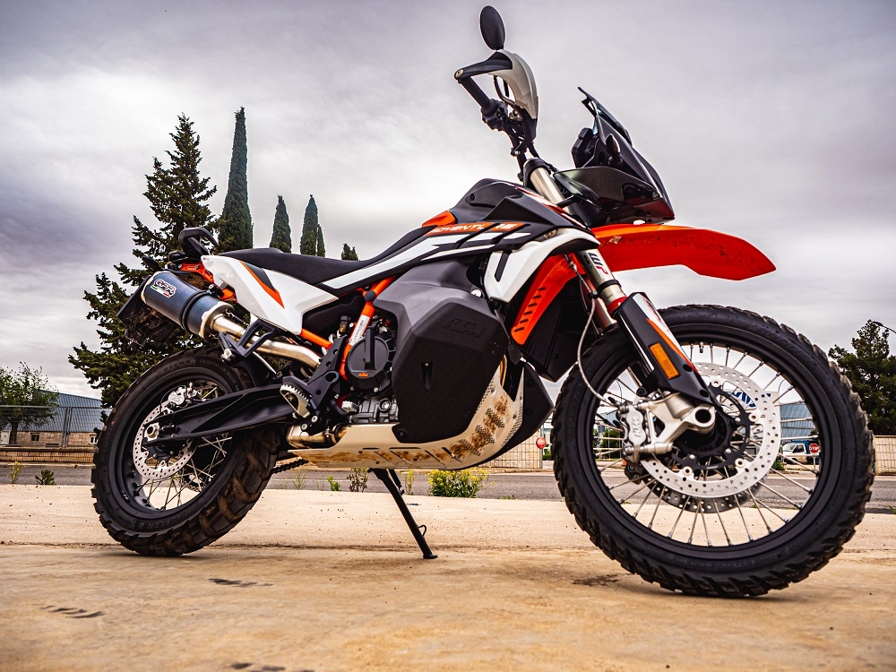 Escape compatible con Ktm SMT 890 2023-2024, Dual Poppy, Escape legal, homologado, silenciador con db killer desmontable y tubo de conexión específico 