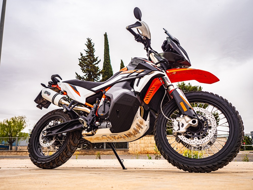 Escape compatible con Ktm SMT 890 2023-2024, Albus Evo4, Escape legal, homologado, silenciador con db killer desmontable y tubo de conexión específico 