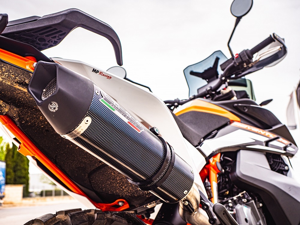 Escape compatible con Husqvarna Norden 901 2022-2024, GP Evo4 Poppy, Escape legal, homologado, silenciador con db killer desmontable y tubo de conexión específico 