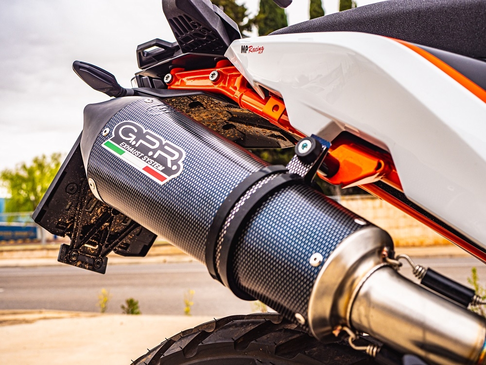 Escape compatible con Husqvarna Norden 901 2022-2024, GP Evo4 Poppy, Escape legal, homologado, silenciador con db killer desmontable y tubo de conexión específico 