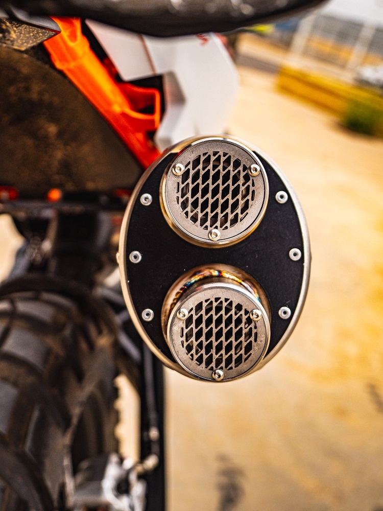 Escape compatible con Ktm Duke 890 2021-2024, Dual Poppy, Escape legal, homologado, silenciador con db killer desmontable y tubo de conexión específico 