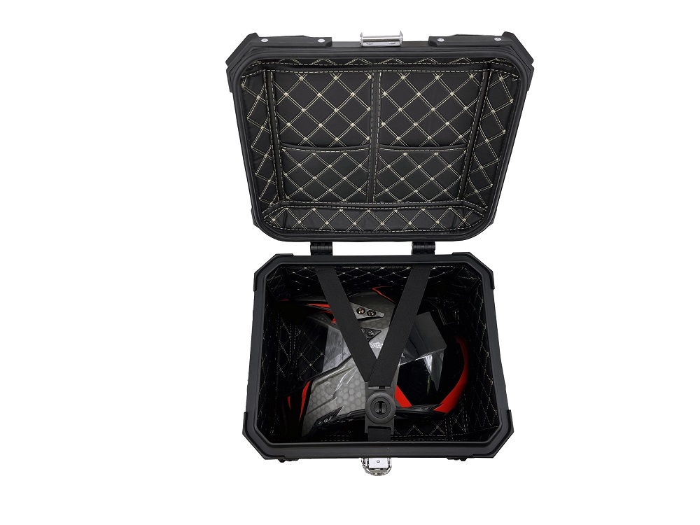 GPR TECH BAUL ALPI-TECH 45 LT. NEGRO Baúl superior en aluminio, color negro con placa universal incluida Capacidad Litros 45