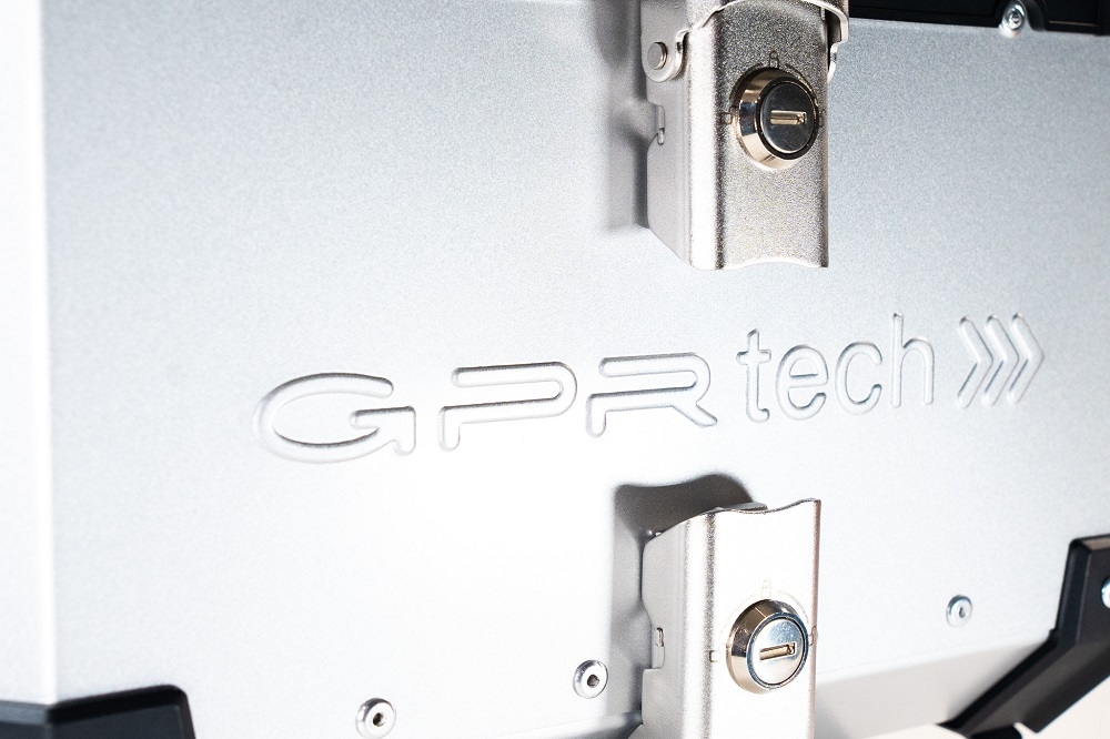 GPR TECH BAUL ALPI-TECH 45 LT. PLATA Baúl superior Top Case de aluminio color plata con placa universal incluida Capacidad Litros 45