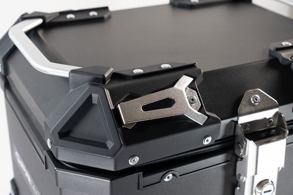 GPR TECH BAUL ALPI-TECH 26 LT. NEGRO Baúl superior en aluminio, color negro con placa universal incluida Capacidad Litros 26