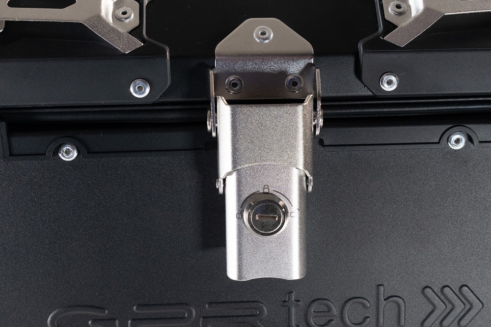GPR TECH BAUL ALPI-TECH 26 LT. NEGRO Baúl superior en aluminio, color negro con placa universal incluida Capacidad Litros 26