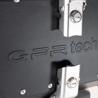GPR TECH BAUL ALPI-TECH 26 LT. NEGRO Baúl superior en aluminio, color negro con placa universal incluida Capacidad Litros 26