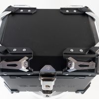 GPR TECH BAUL ALPI-TECH 26 LT. NEGRO Baúl superior en aluminio, color negro con placa universal incluida Capacidad Litros 26