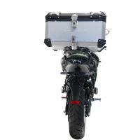 GPR TECH compatible con  Kawasaki Versys 650 2023/2024 e5 plus Baúl Alpi-Tech en aluminio color plata con placa específica incluida Capacidad Litros 55