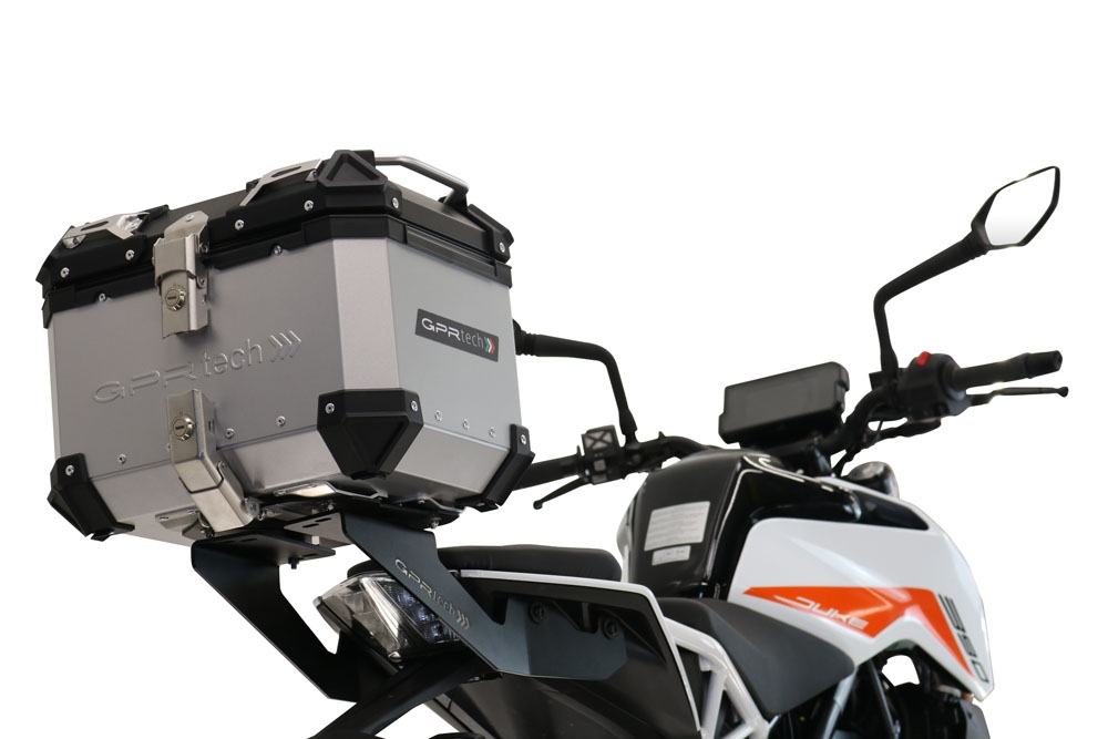 Baúl GPR TECH compatible con  Ktm Duke 390 2021/2023 e5 Baúl Alpi-Tech en aluminio color plata, incluye portaequipajes específico de aluminio y placa especifica de acero. Capacidad Litros 45
