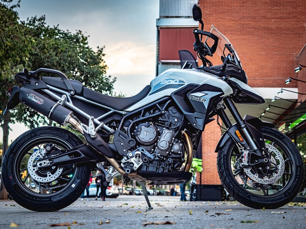 Escape compatible con Triumph Tiger 900 2020-2023, Furore Evo4 Nero, Escape legal, homologado, silenciador con db killer desmontable y tubo de conexión específico 