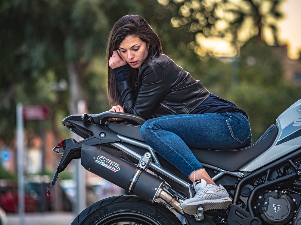 Escape compatible con Triumph Tiger 900 2020-2023, Furore Evo4 Nero, Escape legal, homologado, silenciador con db killer desmontable y tubo de conexión específico 
