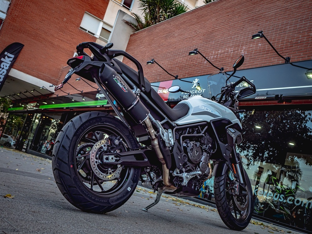Escape compatible con Triumph Tiger 900 2020-2023, Furore Evo4 Nero, Escape legal, homologado, silenciador con db killer desmontable y tubo de conexión específico 