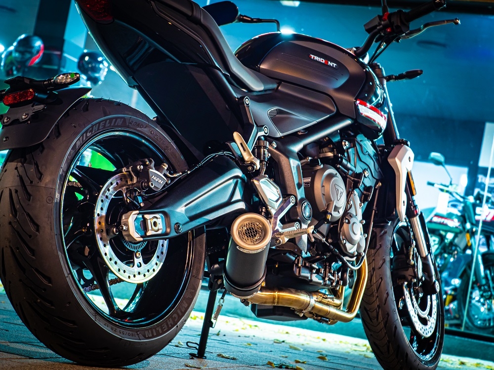 Escape compatible con Triumph Trident 660 2021-2024, M3 Black Titanium, Escape completo, no legal para países de la UE, con db killer extraíble 