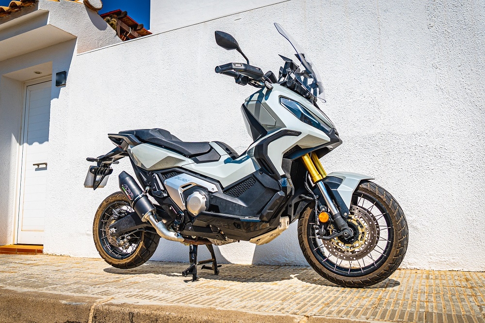Escape compatible con Honda X-Adv 750 2021-2024, Furore Evo4 Nero, Escape legal, homologado, silenciador con db killer desmontable y tubo de conexión específico 