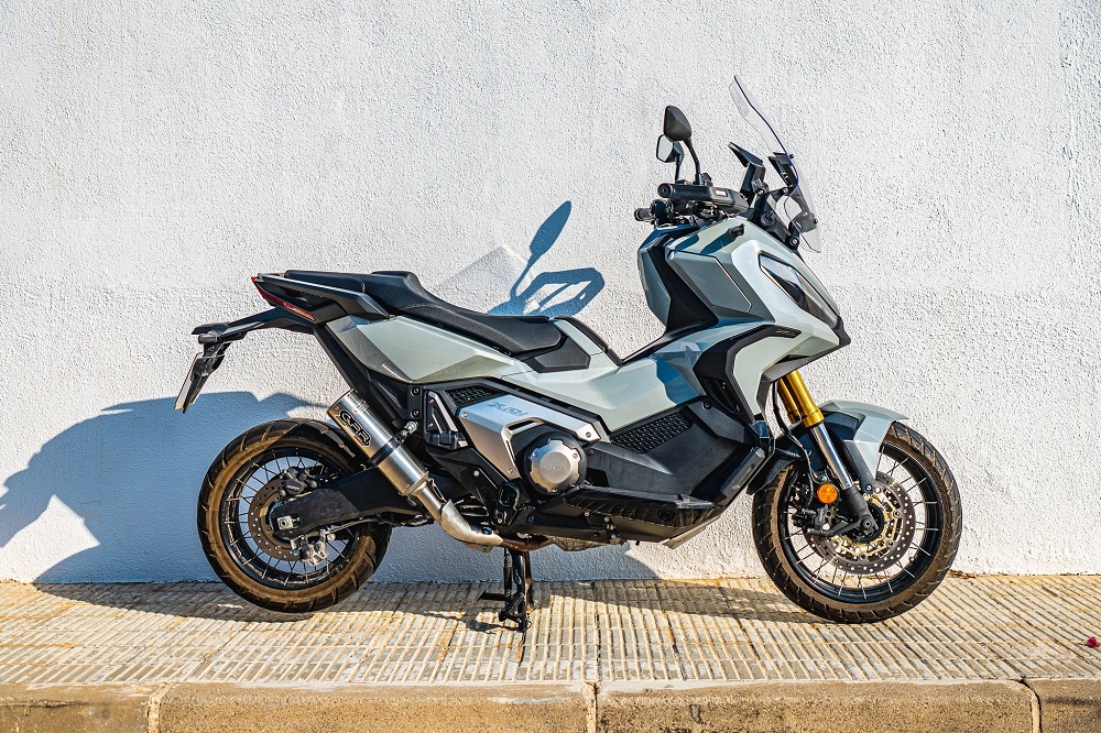 Escape compatible con Honda Forza 750 2021-2024, M3 Titanium Natural, Escape legal, homologado, silenciador con db killer desmontable y tubo de conexión específico 