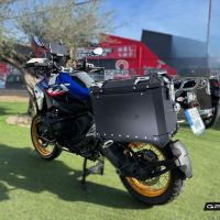 GPR TECH compatible con  BMW R 1300 GS Adventure 2023/2025 Par de maletas laterales en aluminio color negro con portaequipajes específico Capacidad 38 LT. + 38 LT.