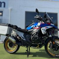 GPR TECH compatible con  BMW R 1300 GS Adventure 2023/2025 Par de maletas laterales en aluminio color plata con portaequipajes específico Capacidad 38 LT. + 38 LT.
