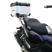Baúl GPR TECH compatible con  Sym ADX 125 2024/2026 e5 Plus Baúl Alpi-Tech en aluminio color plata con placa específica incluida Capacidad Litros 45