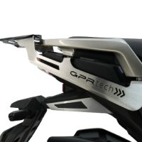 Baúl GPR TECH compatible con  Sym ADX 125 2024/2026 e5 Plus Baúl Alpi-Tech en aluminio color plata con placa específica incluida Capacidad Litros 26