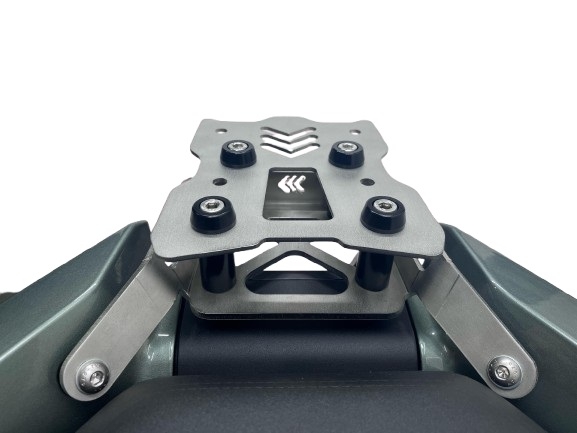 Portaequipajes GPR TECH compatible con  Zontes 368 G 2025/2026 Portaequipajes trasero específico Top Case ALPITECH 26 > 35 LT Portaequipajes trasero específico, fabricada en acero inoxidable con 4 puntos de anclaje